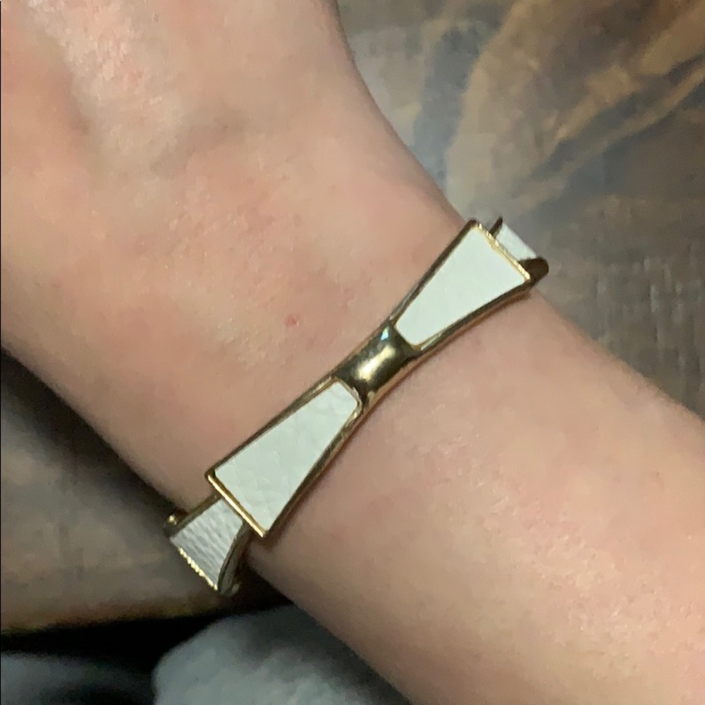 White and gold bow bracelet